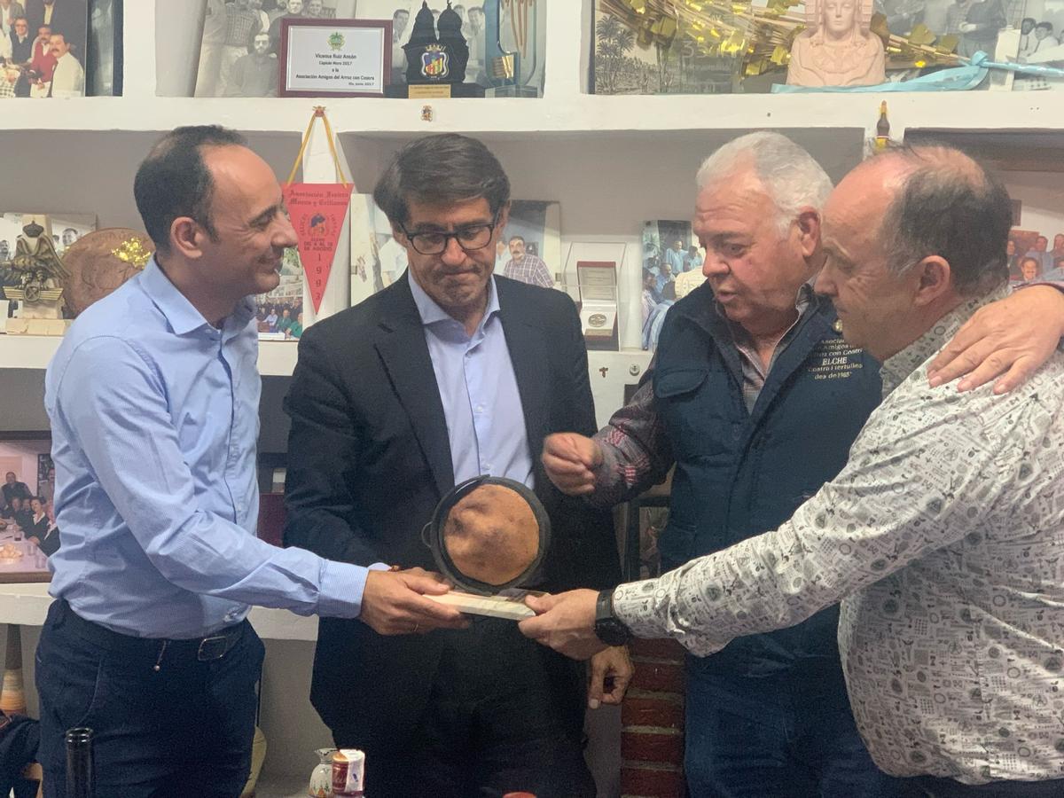 Entrega del galardón a la Policía Local de Elche