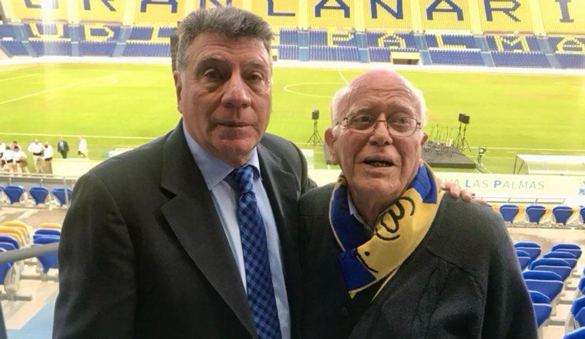 Segundo Almeida con Miguel Ángel Brindisi en el Estadio de Gran Canaria.