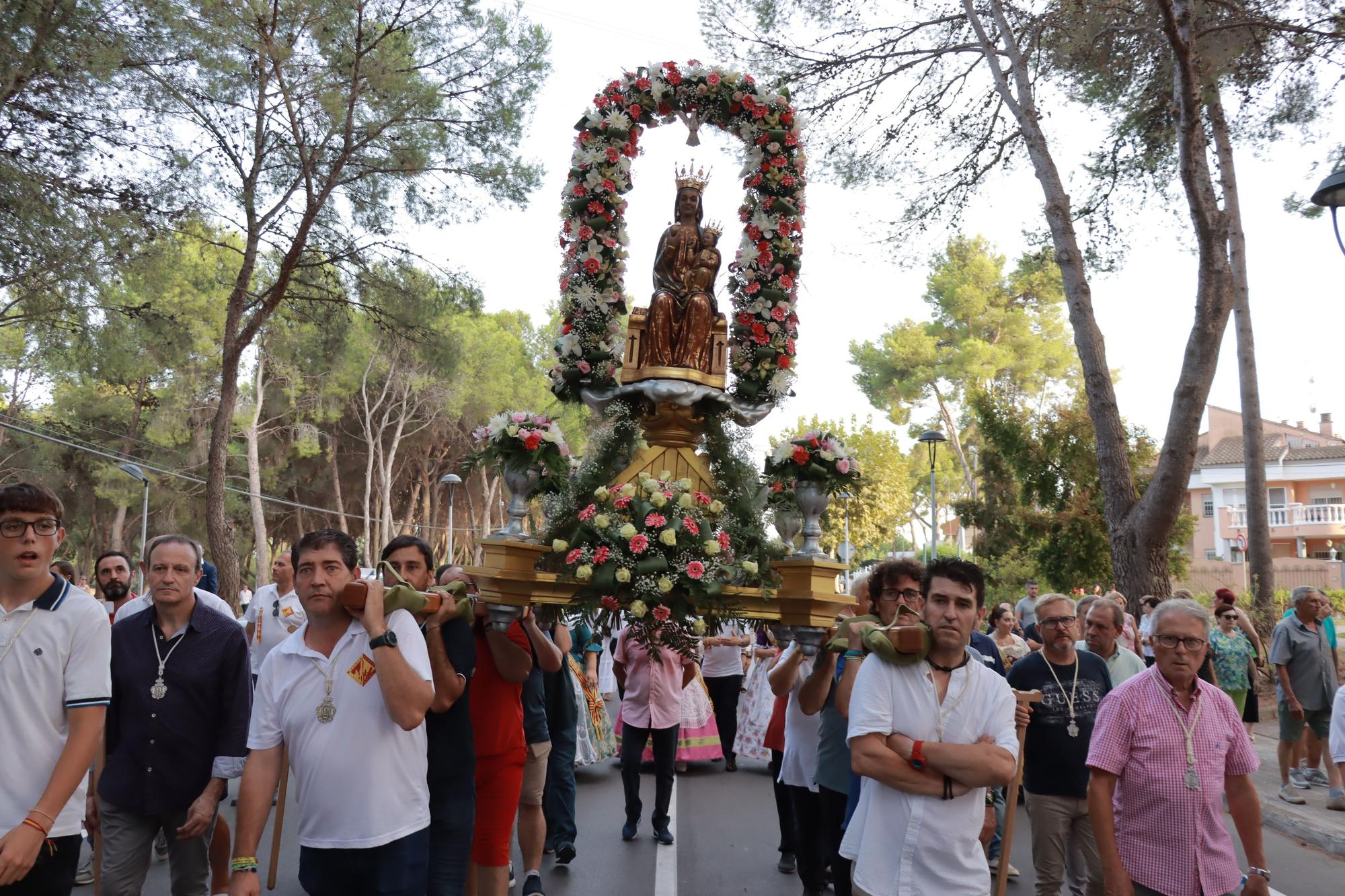 Las fotos del 'retorn' de la patrona y del 'correfoc' en el último día de fiestas de Vila-real