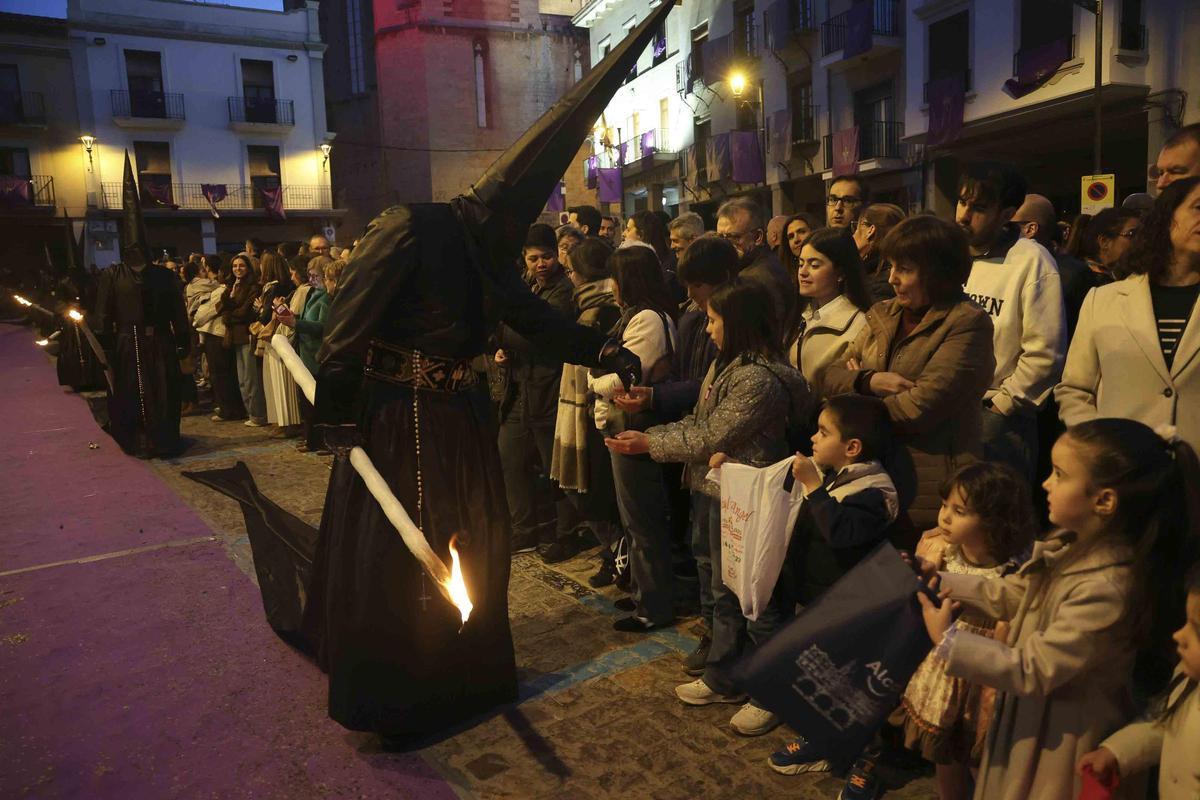 Las imágenes que dejó la Procesión de Viernes Santo en Sagunt