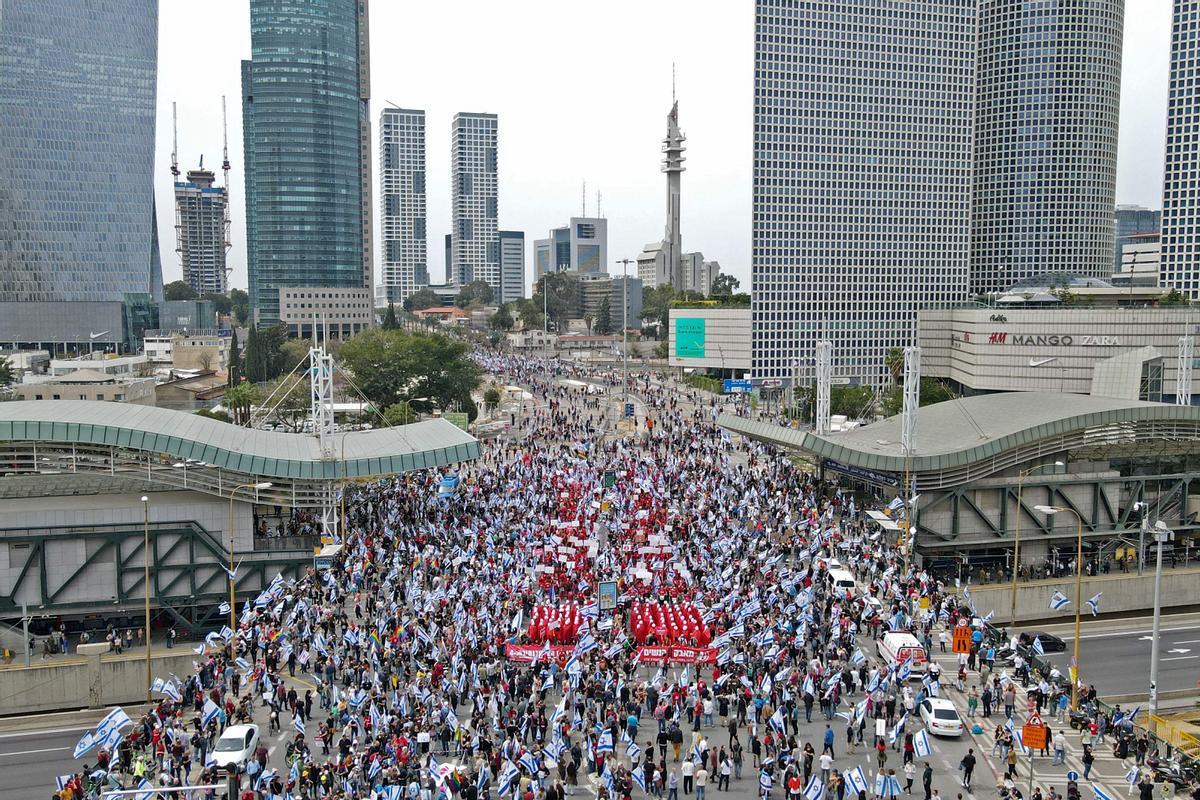 Manifestaciones en Tel Aviv contra las controvertidas reformas legales que promociona el gobierno de extrema derecha del país