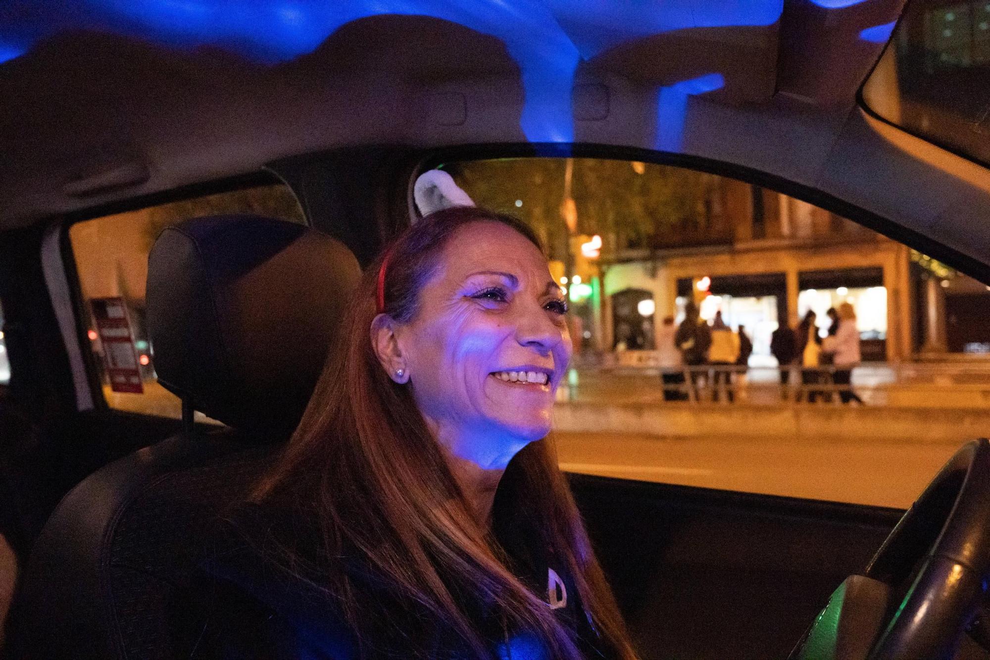 Paseo navideño en taxi por las calles de Palma: "Me hace mucha ilusión, hacía muchos años que no veía las luces de Navidad"