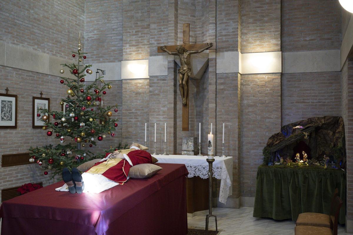 Muere Benedicto XVI | El cuerpo descansa en la capilla del monasterio ...