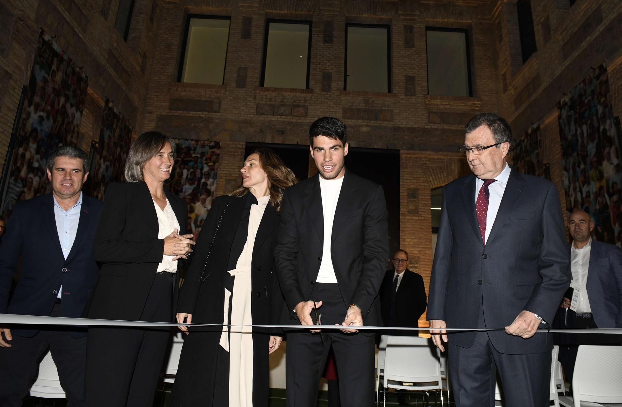 Así ha sido la inauguración de la exposición de Carlos Alcaraz en la Cárcel Vieja de Murcia