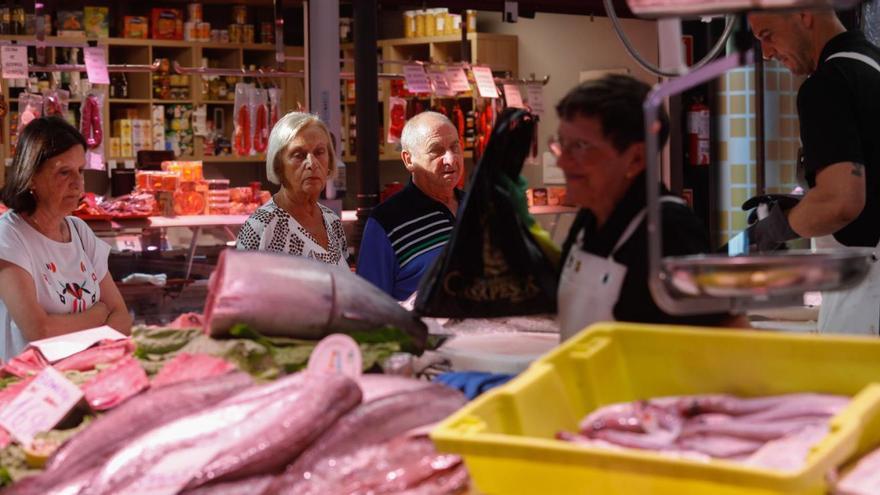Las pescaderías avilesinas capean la caída del consumo, un 20% a escala nacional
