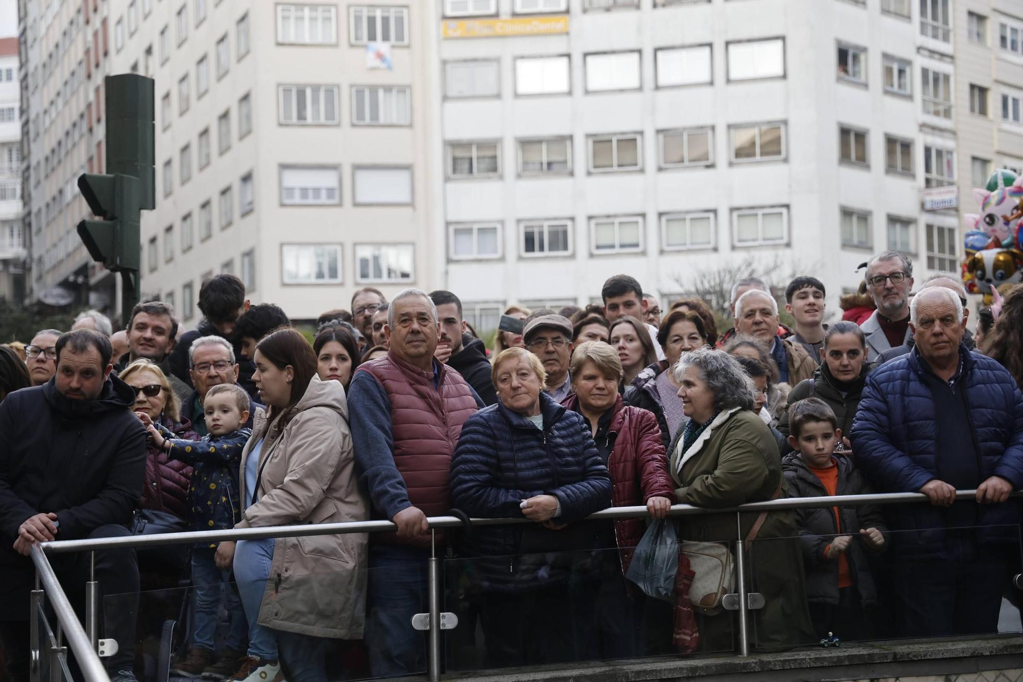 Santiago disfruta del tradicional desfile de martes de Entroido