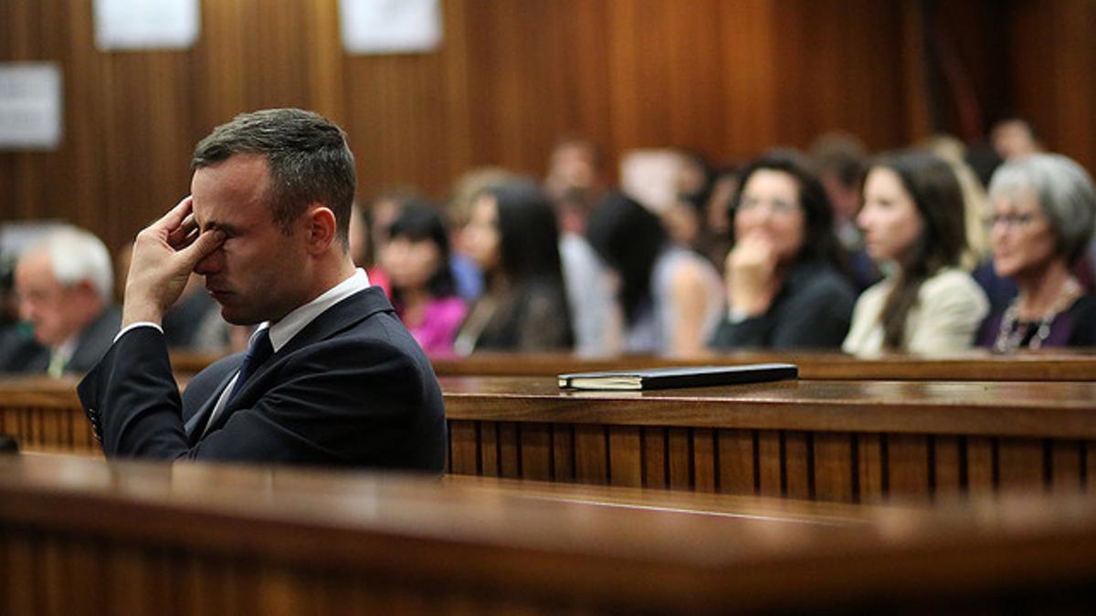 Oscar Pistorius, durante una nueva sesión de su juicio por asesinato, en el Tribunal Superior de Pretoria