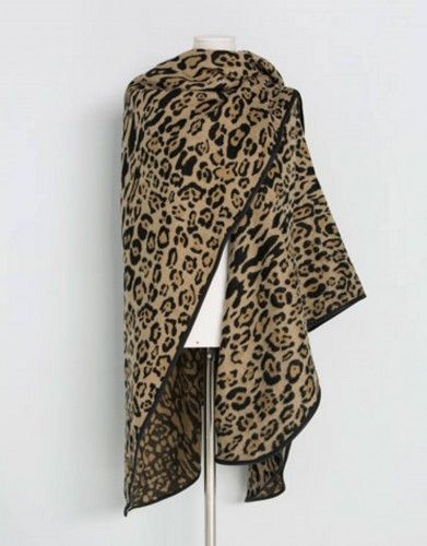 Poncho de leopardo de Berskha. Precio: 22'99 euros