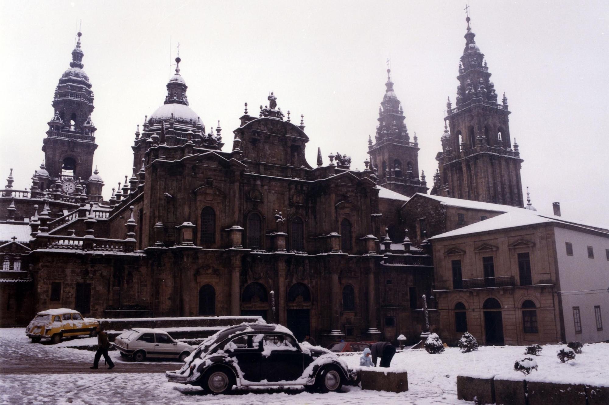 Octubre del 87: la otra gran nevada que pintó de blanco la Catedral de Santiago