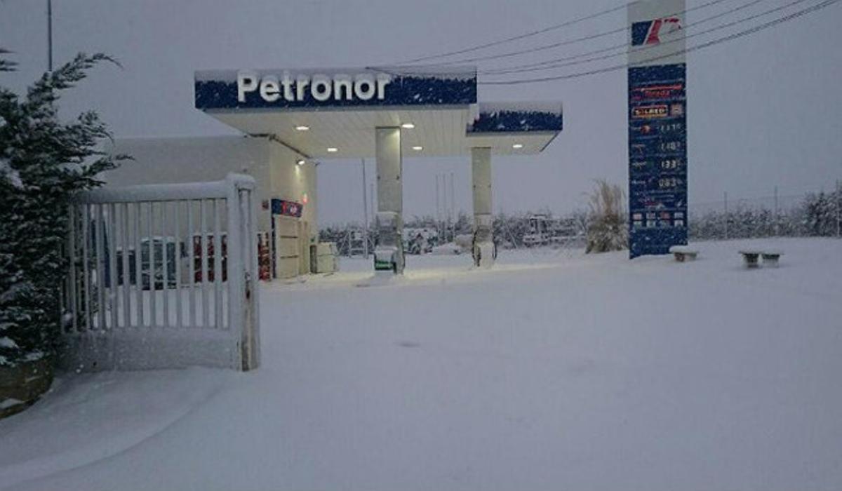 Una gasolinera ’blanca’, a Prades.