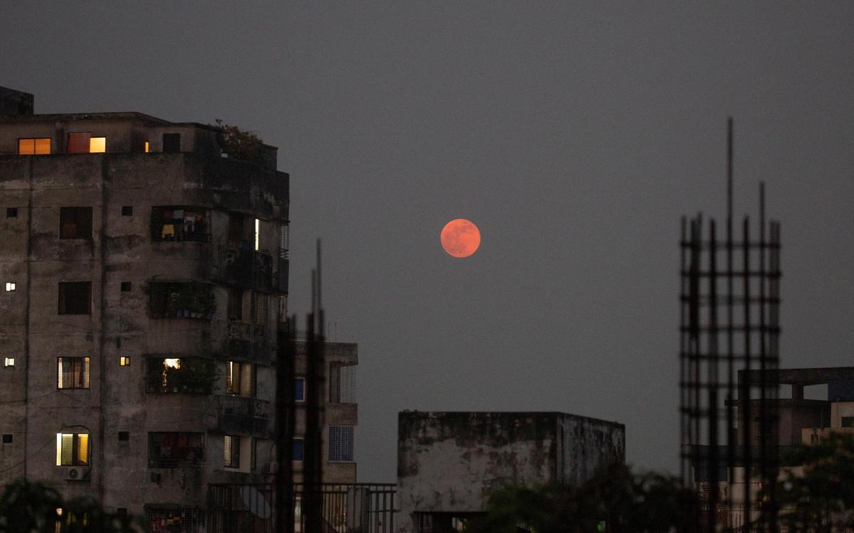 Así ha sido el eclipse parcial de Luna.