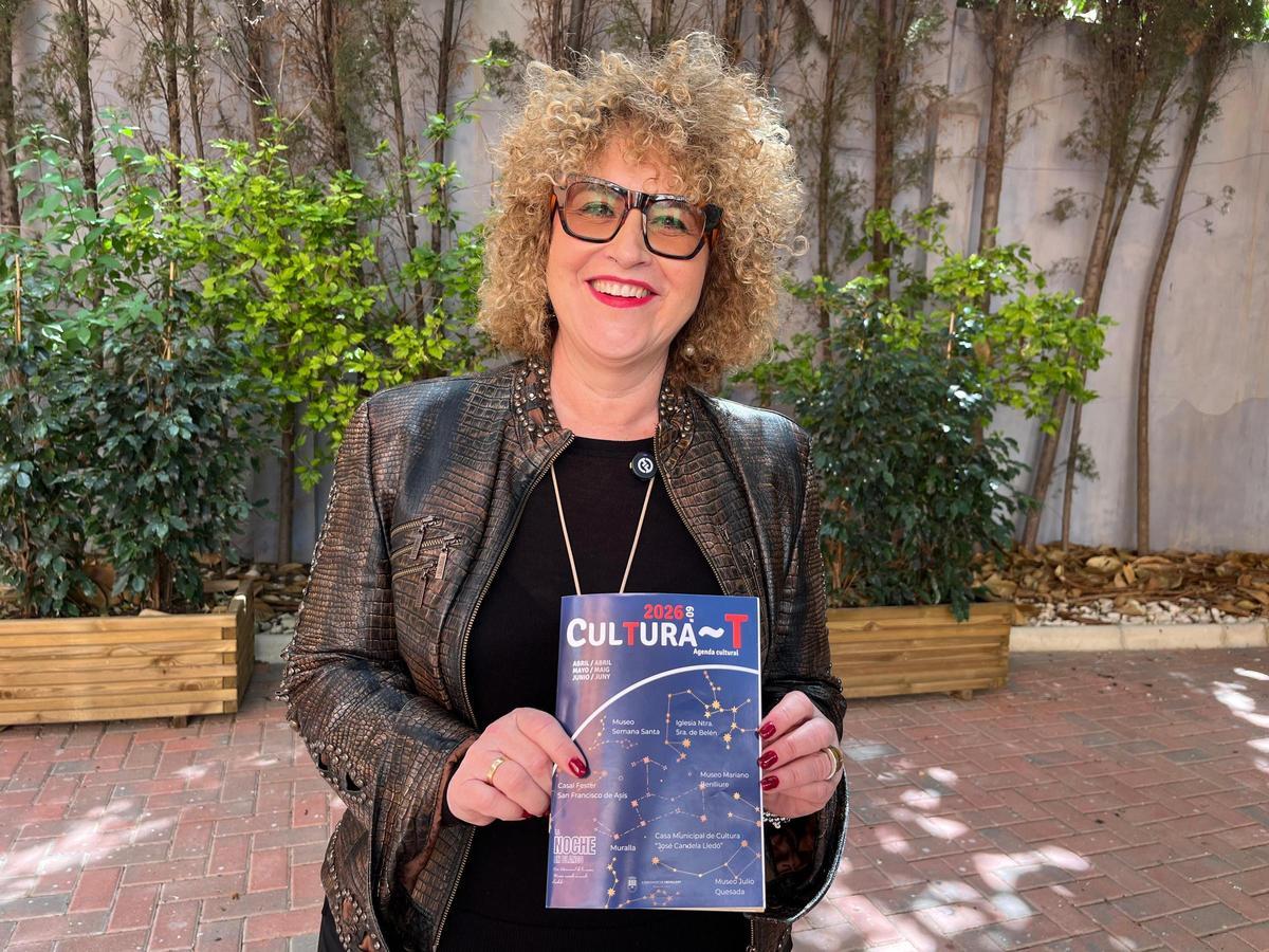 La edil Mónica San Emeterio con el programa Cultura-T de Crevillent