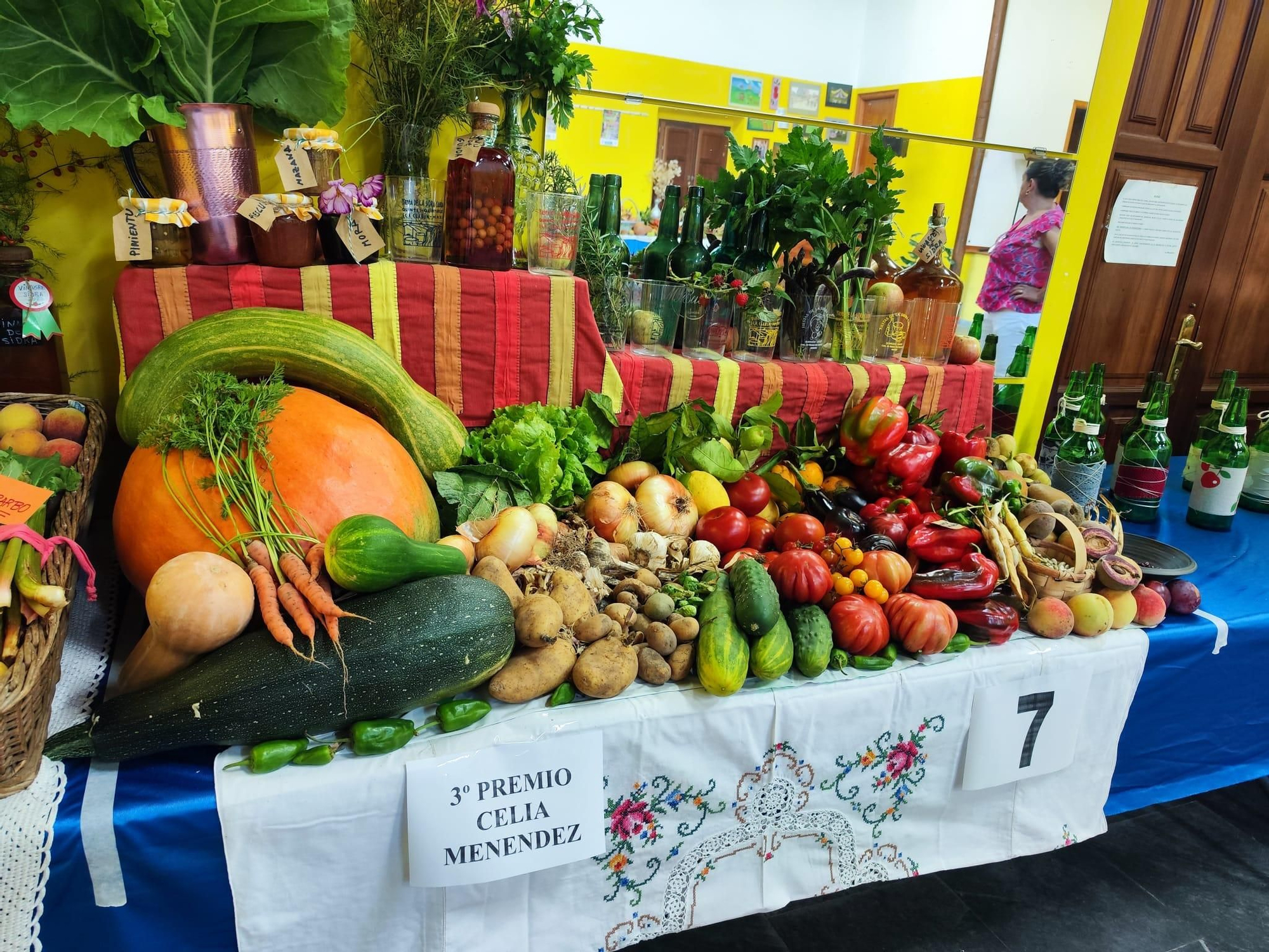 Quintes, entre hortalizas y plantas en una nueva exposición de la huerta