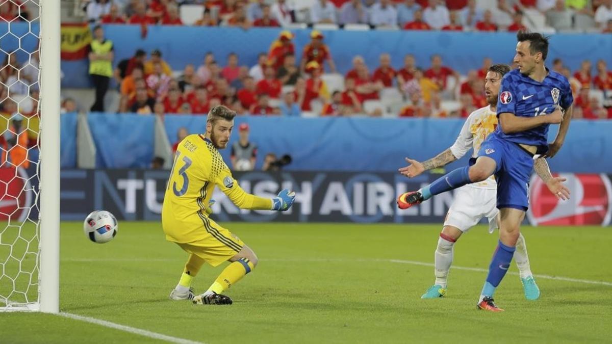 Kalinic marca el primer gol de Croacia a De Gea.