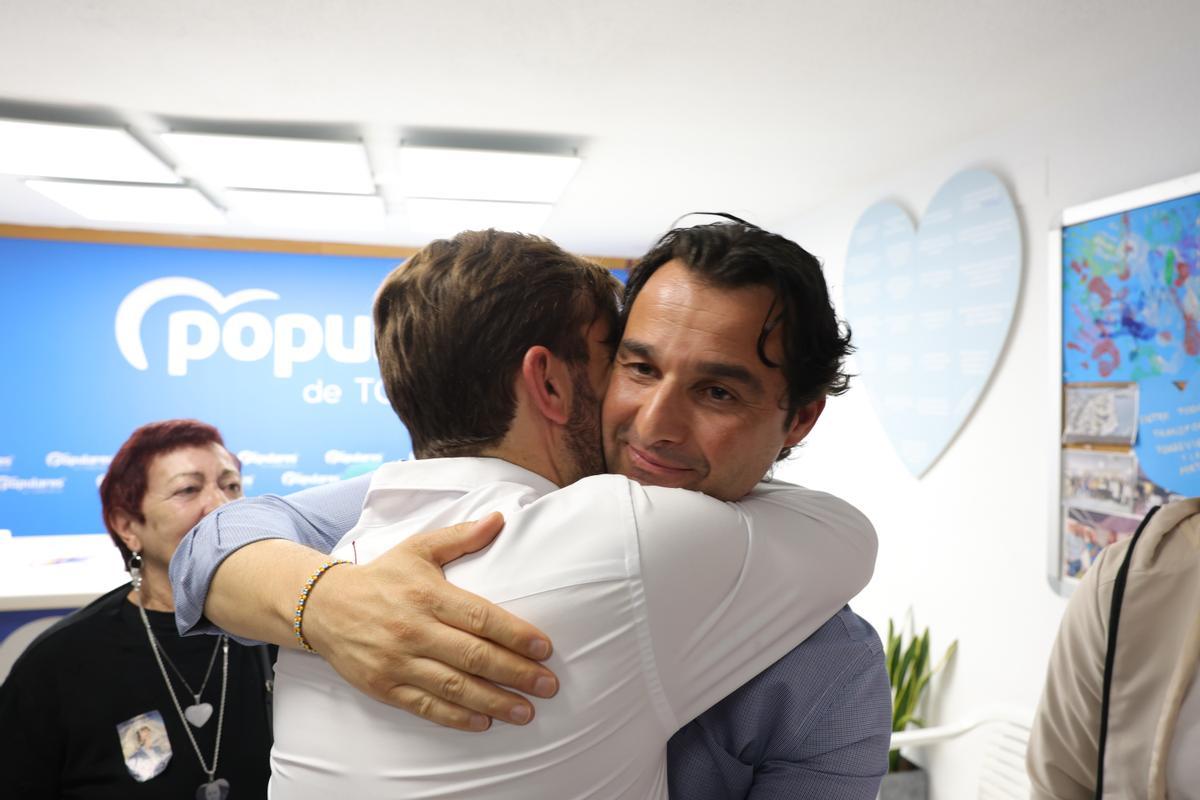 Eduardo Dolón celebra la victoria electoral que renueva la mayoría absoluta del PP