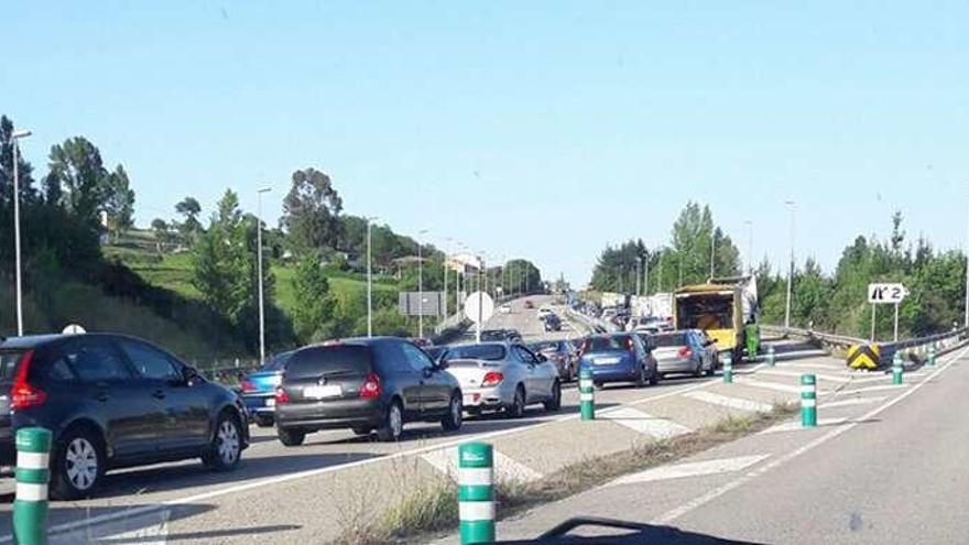 Caravana en la &quot;Y&quot; por un choque