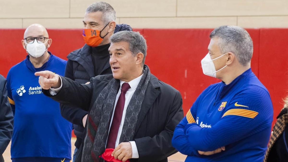 Joan Laporta, junto al técnico Xavi Pascual