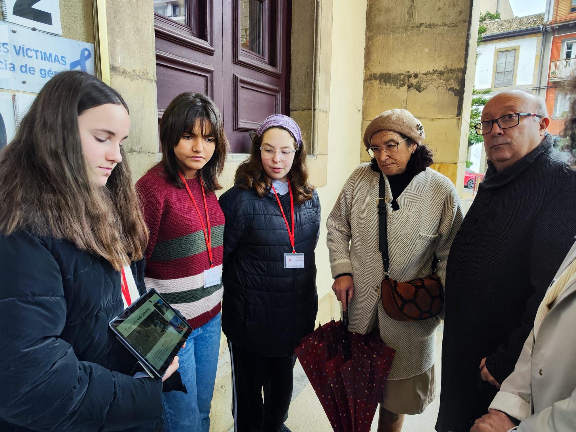 La historia medieval de Villaviciosa, de las aulas a las calles: así han ejercido los alumnos del instituto como guías turísticos