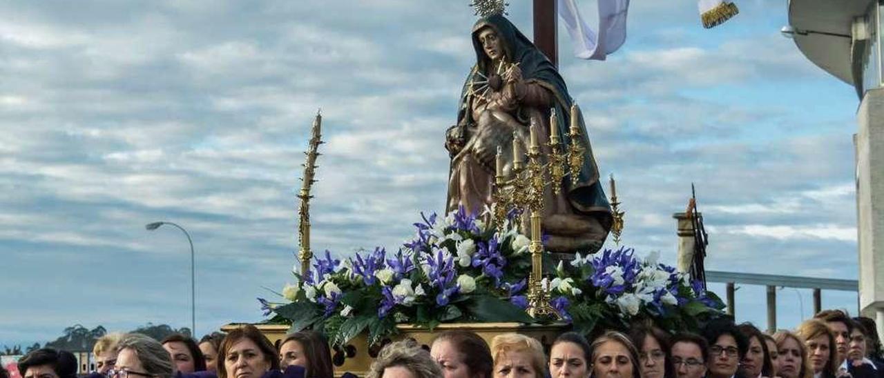 Una imagen del paso de la Virgen de las Angustias, en una procesión anterior. // Cedida Iago González Varela