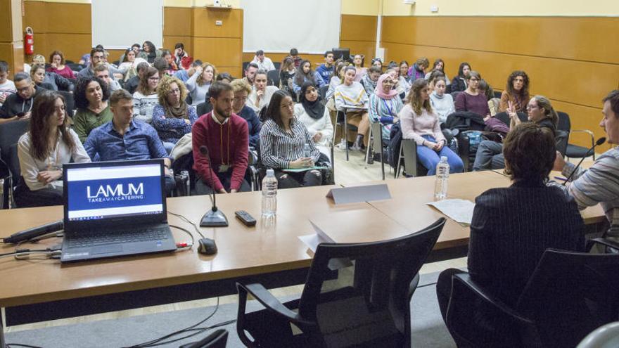 Estudiantes de Nutrición de la UA durante las jornadas celebradas ayer en la Sede Ciudad de Alicante