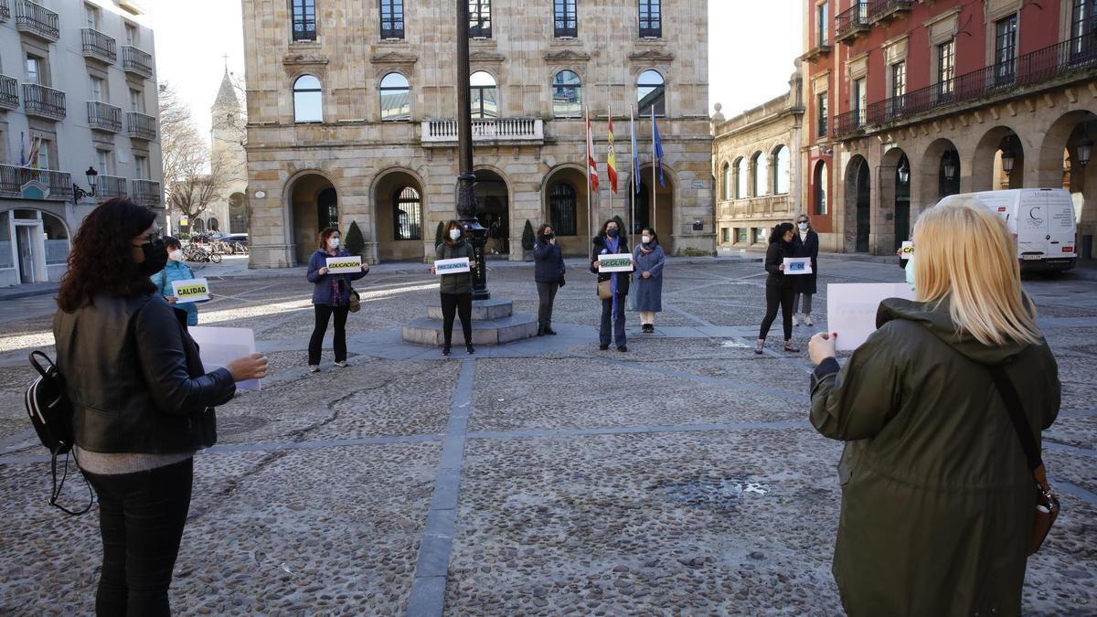 Familias y alumnos se concentran en Gijón por una educación presencial segura, de calidad y sin discriminación