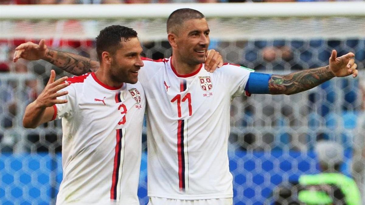 Kolarov, dorsal 11, con la selección de Serbia