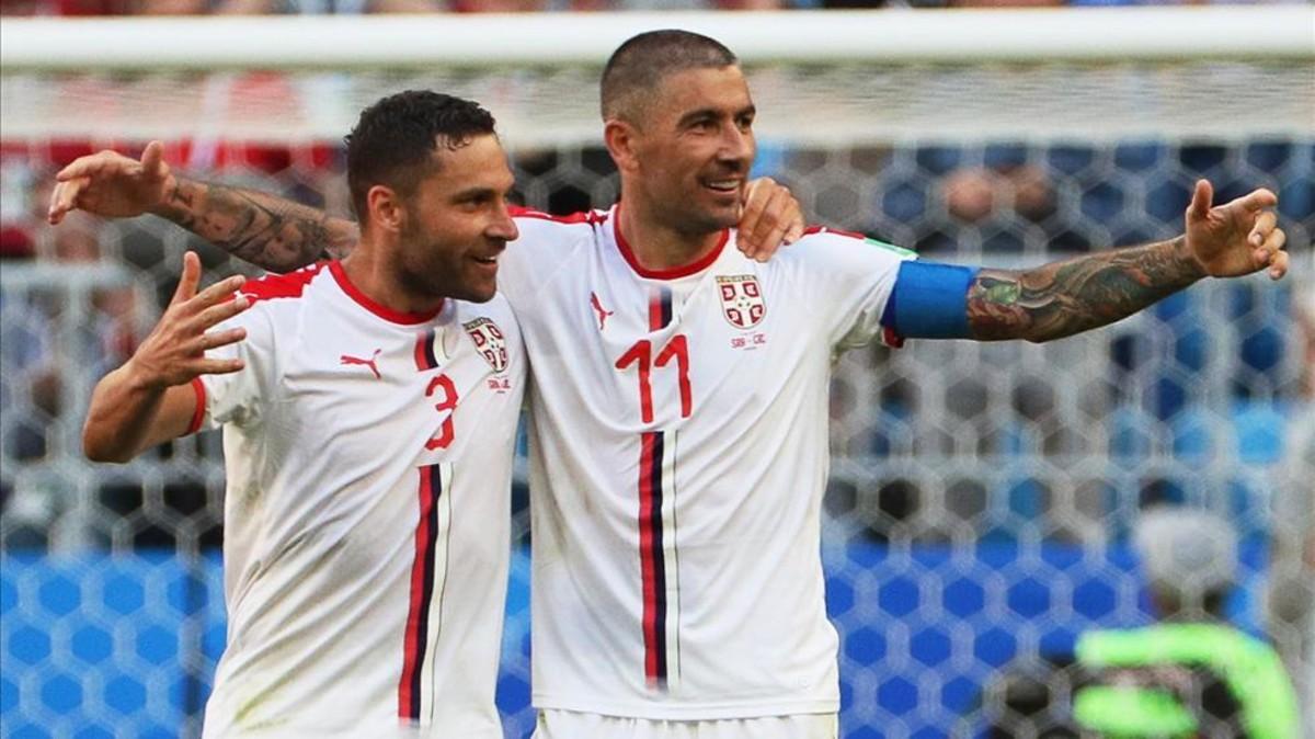 Kolarov, dorsal 11, con la selección de Serbia