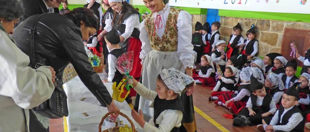 Güevos Pintos Solidarios para ayudar a niños y adolescentes con cáncer