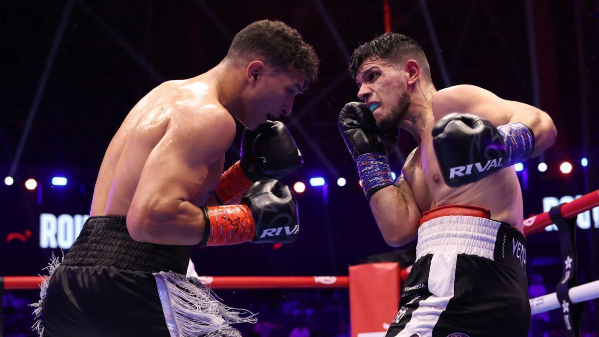 A la derecha, Brayan Castellano, durante el combate contra  Omar Hikal, el pasado sábado en Yeda.