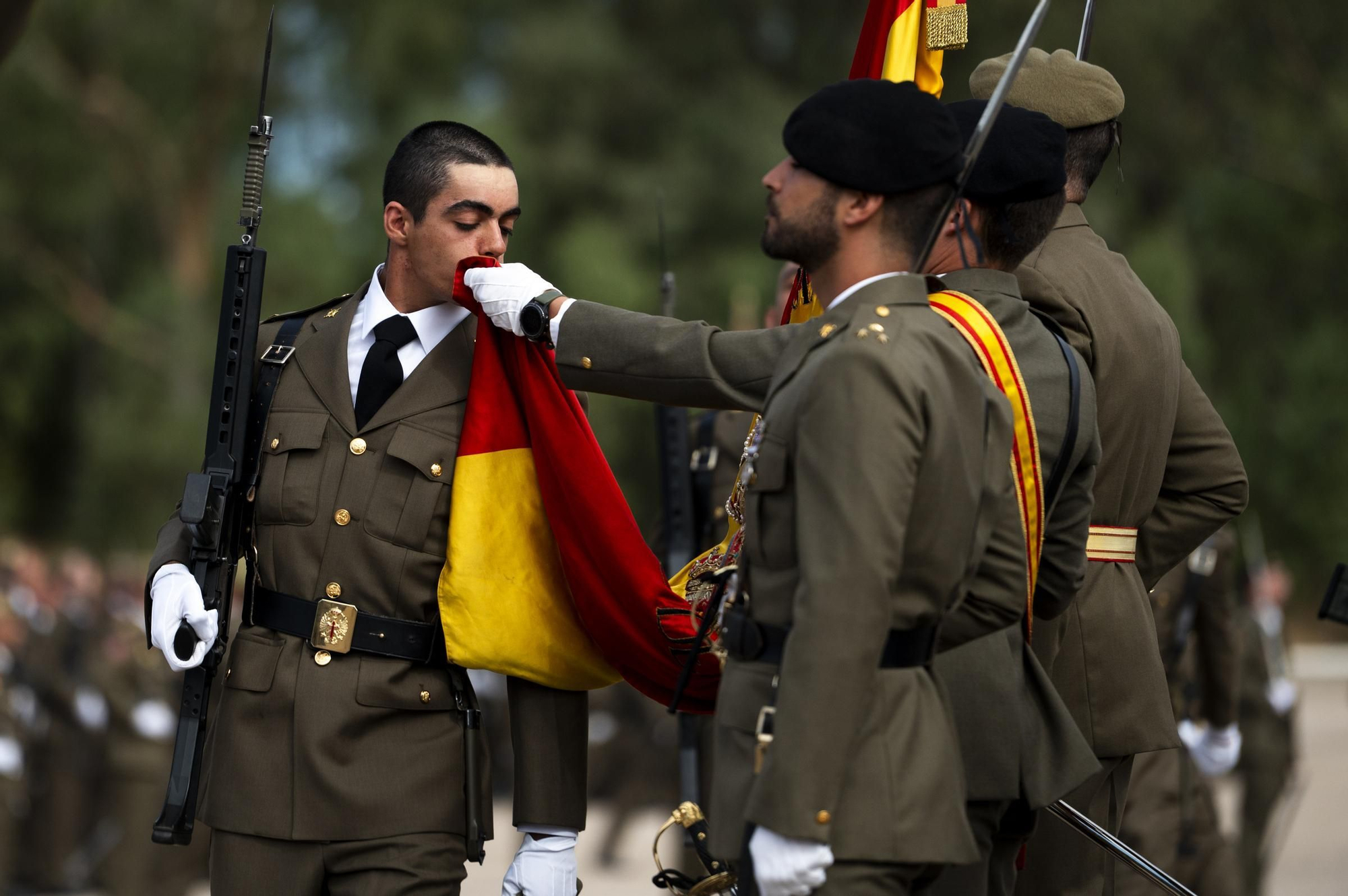 EN IMÁGENES | Multitudinaria jura de bandera en Cáceres con récord de mujeres soldado