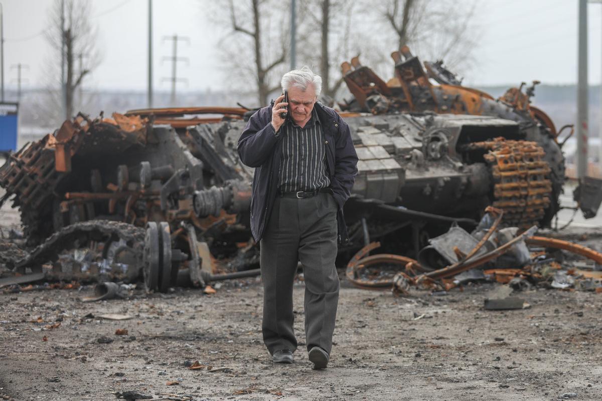 Un vecino de la bombardeada ciudad de Kharkiv.