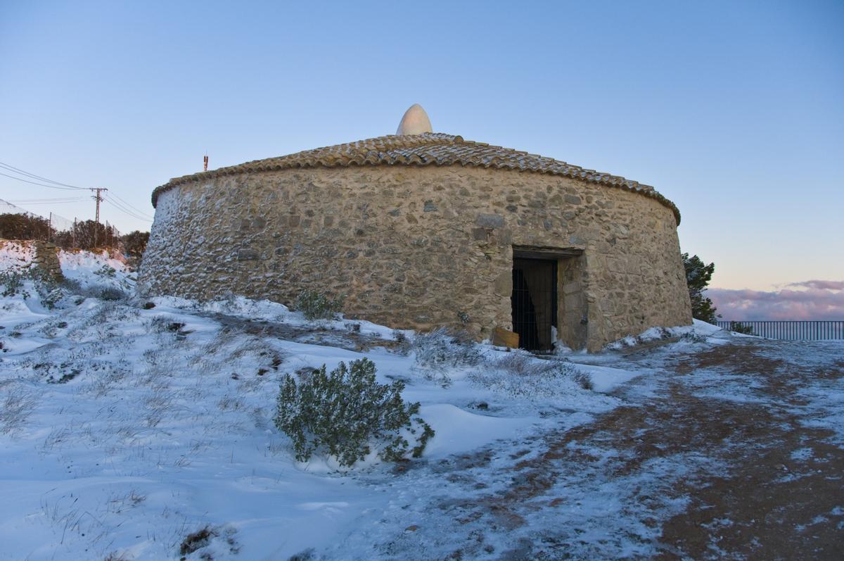 El Pou de la Neu del Surdo de Xixona, en La Carrasqueta