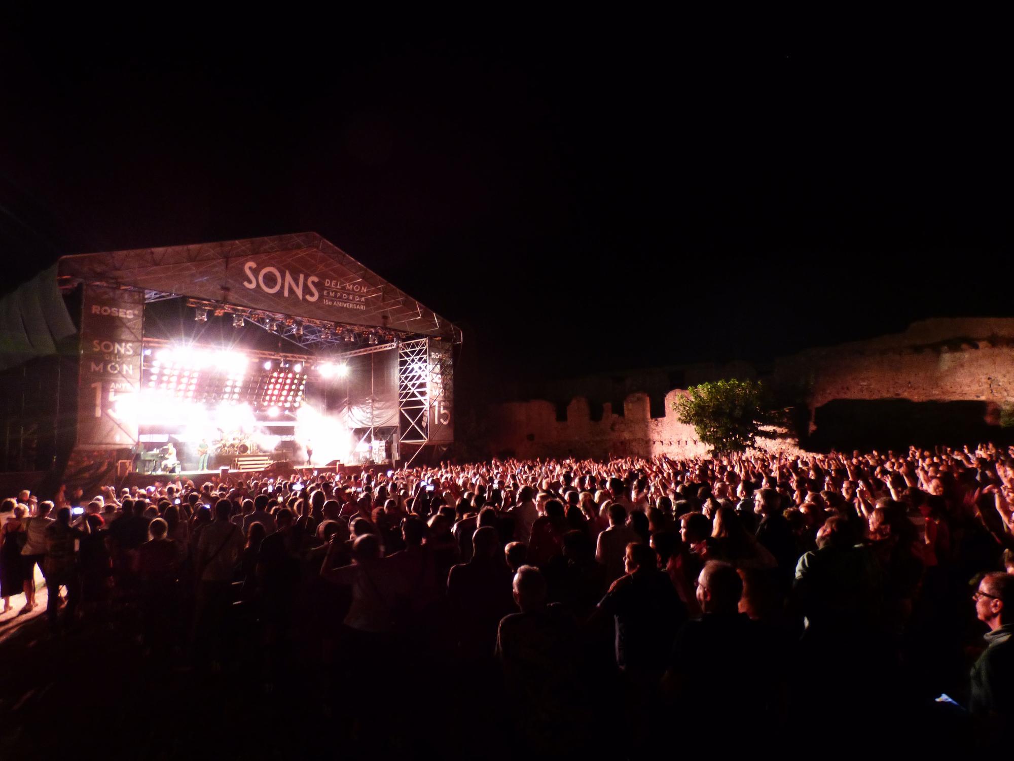 L'esperit de Freddie Mercury reviu a la Ciutadella de Roses