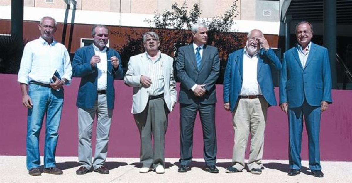 L’historiador Jordi Casassas; Joan Reñé; el rector de l’UCE, Jordi Sales; el conseller Germà Gordó; Salvador Esteve, i Joan Giraut, ahir. L’historiador Jordi Casassas; Joan Reñé; el rector de l’UCE, Jordi Sales; el conseller Germà Gordó; Salvador Esteve, i Joan Giraut, ahir.