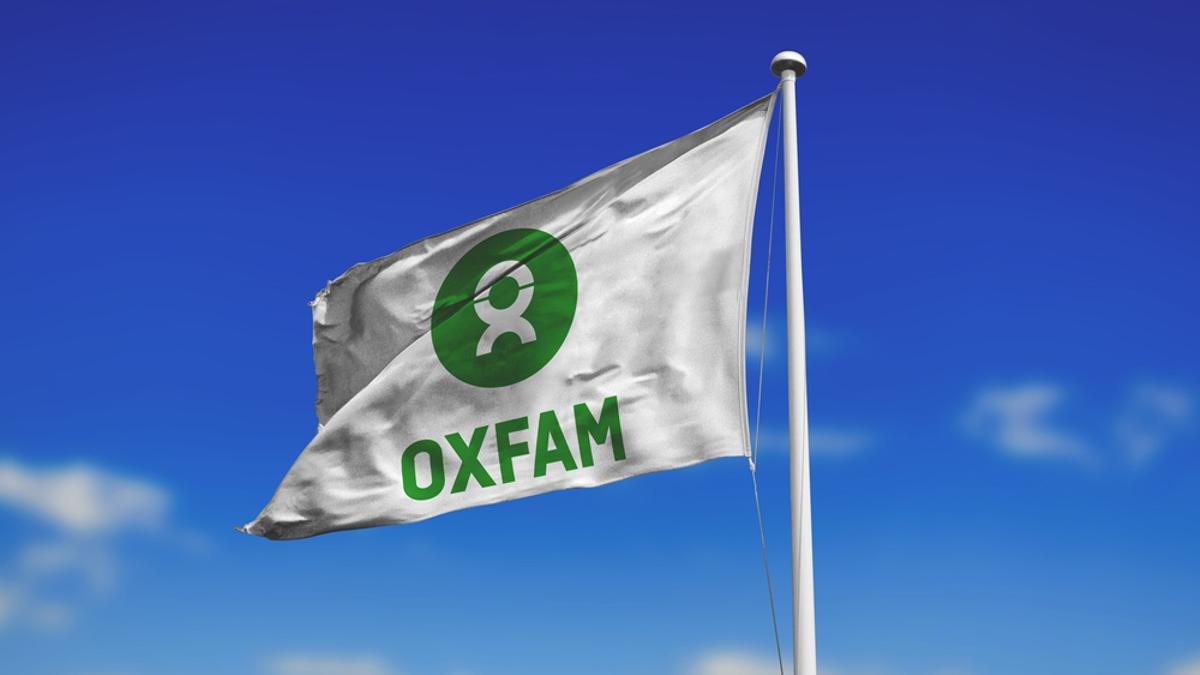 Bandera con el anagrama de Oxfam.