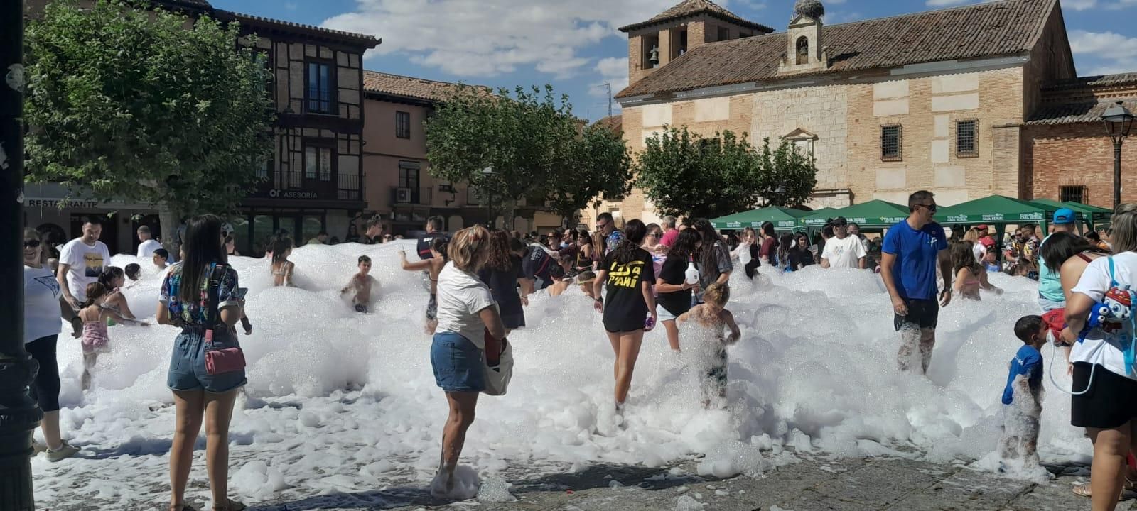 GALERÍA | La fiesta de la espuma refresca el Día de las Peñas en las Fiestas de Toro