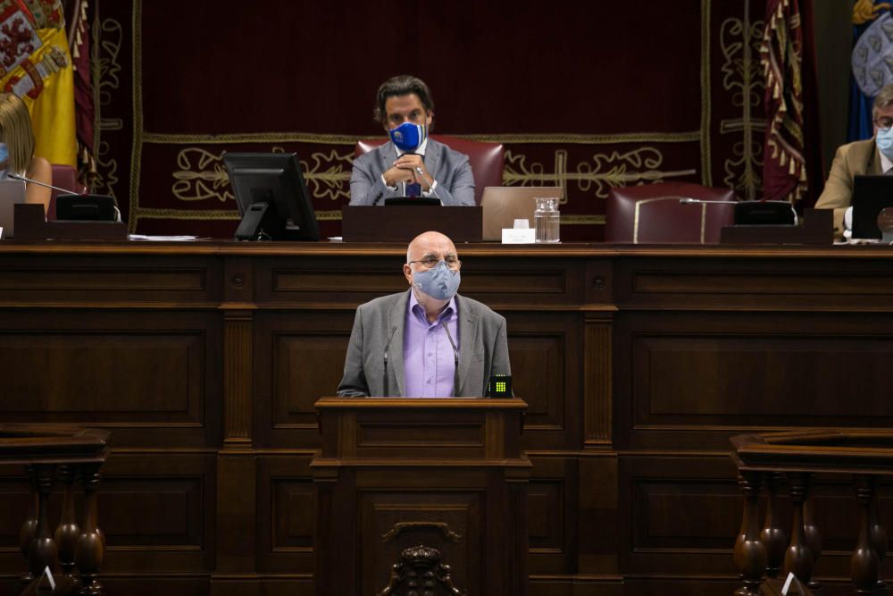 Pleno en el Parlamento de Canarias