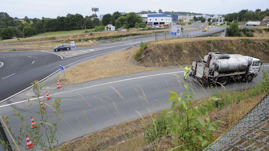 Desvíos por obras en el firme de la autopista en Lalín y Dozón | BERNABÉ/JAVIER LALÍN