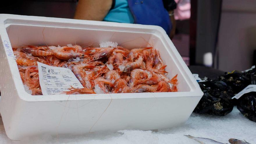 La majoria de peixateries de Girona no ofereixen la informació obligatòria