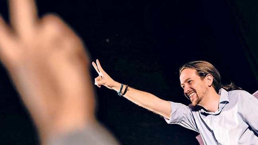 Iglesias se despidió con la ´v´ de &quot;victoria&quot;.