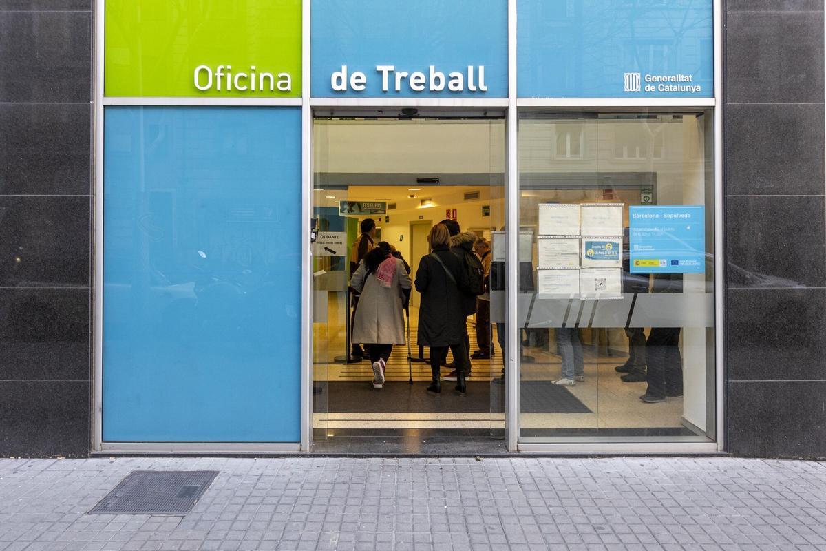 Sandy Martos, activista: "Treballar per viure i no viure per treballar és una de les majors formes d'autocura"