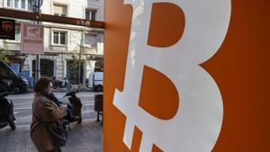 El bitcoin torna a superar els 45.000 dòlars 20 mesos després