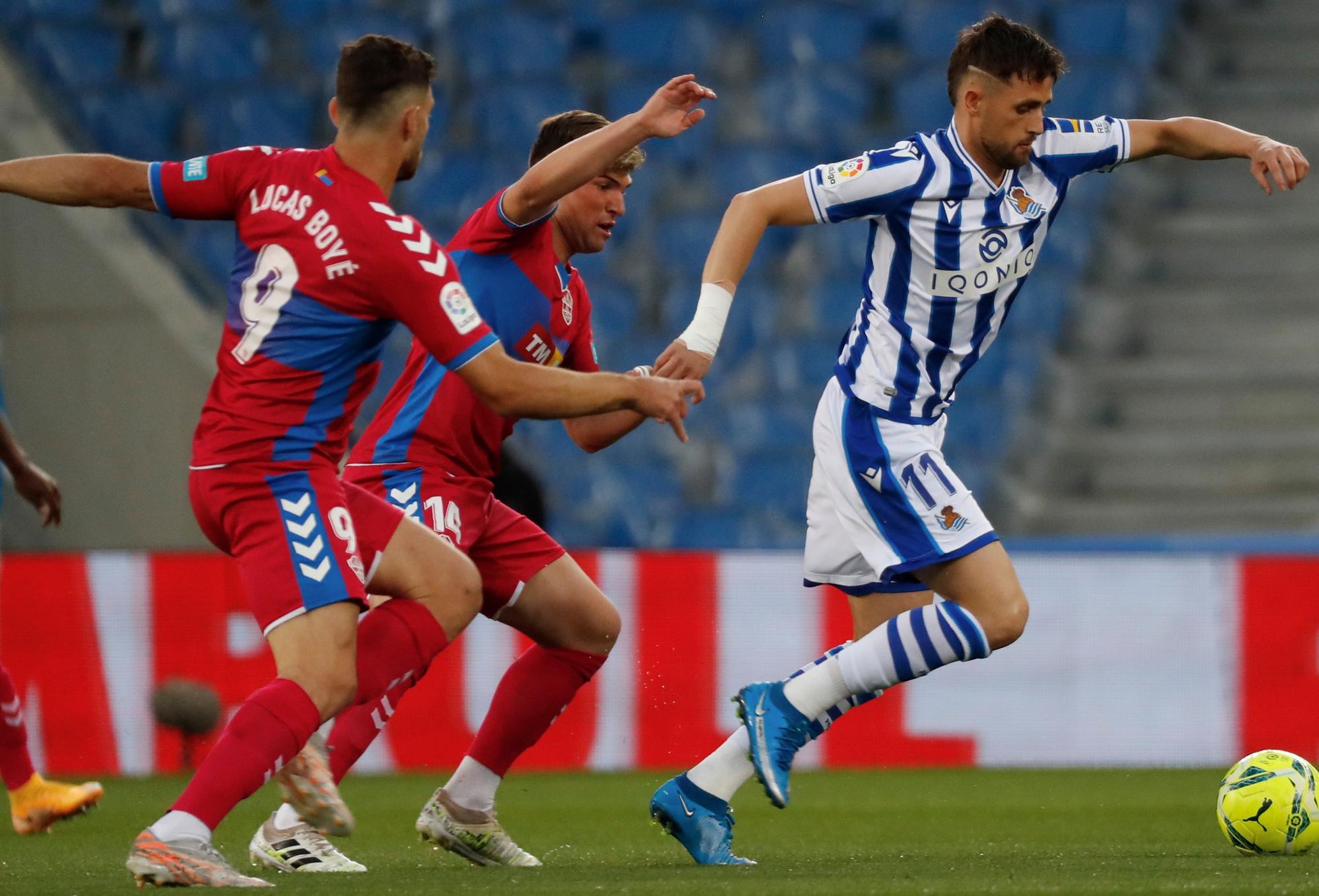 Las mejores imágenes del partido entre la Real Sociedad y el Elche CF