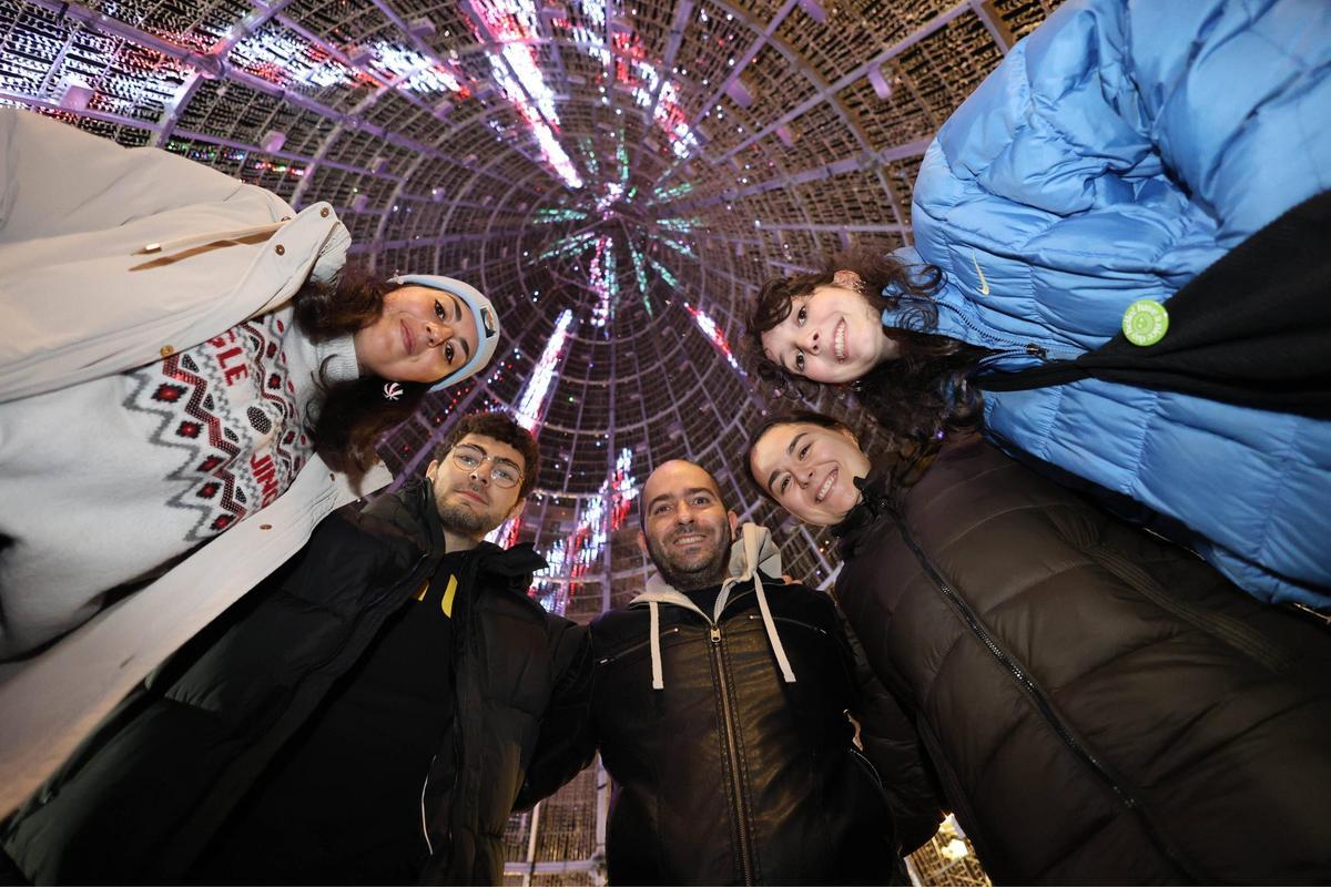 Vigo enciende la Navidad más grande de su historia ante miles de personas