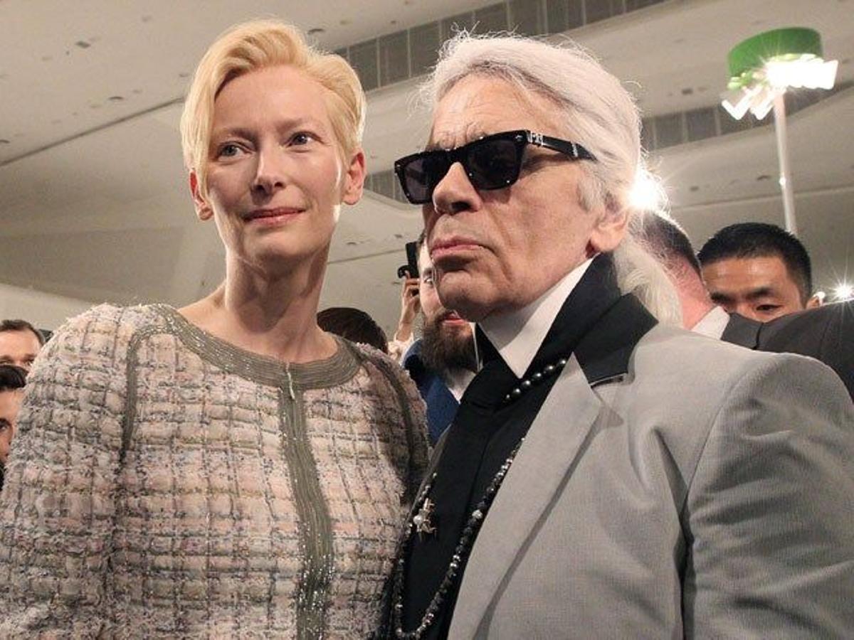Karl Lagerfeld y Tilda Swinton, en la presentación de la colección crucero de Chanel en Seúl