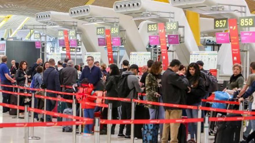 La huelga afecta a miles de viajeros durante estos dos días en una veintena de aeropuertos.