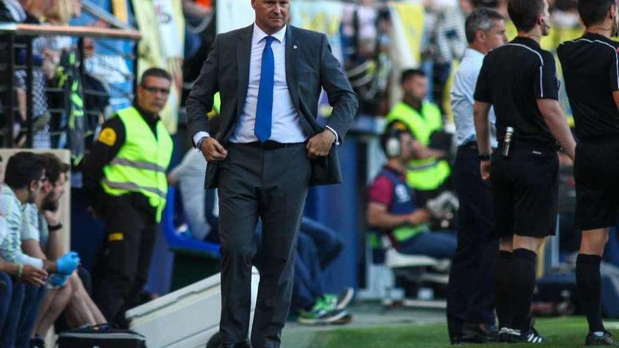 Pepe Mel, durante el partido de ayer en el estadio de la Cerámica.