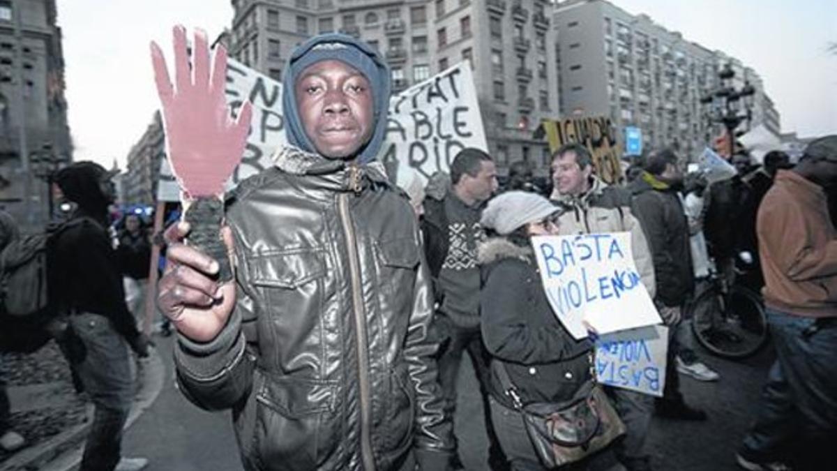 Manifestación contra el racismo en la Via Laietana de Barcelona, en febrero del 2012.