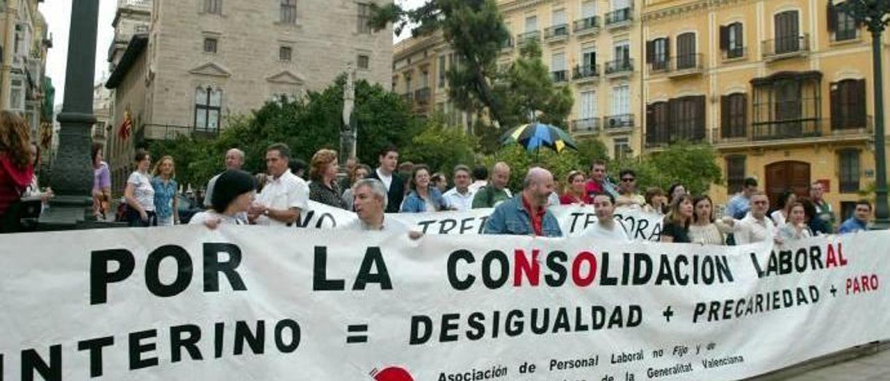 Protesta de la asociación de interinos Igeva, quien promovió la denuncia ante el TSJ.