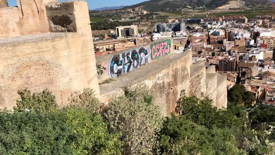 Los dos arrestados por pintar la muralla de Sagunt se enfrentan a penas de prisión